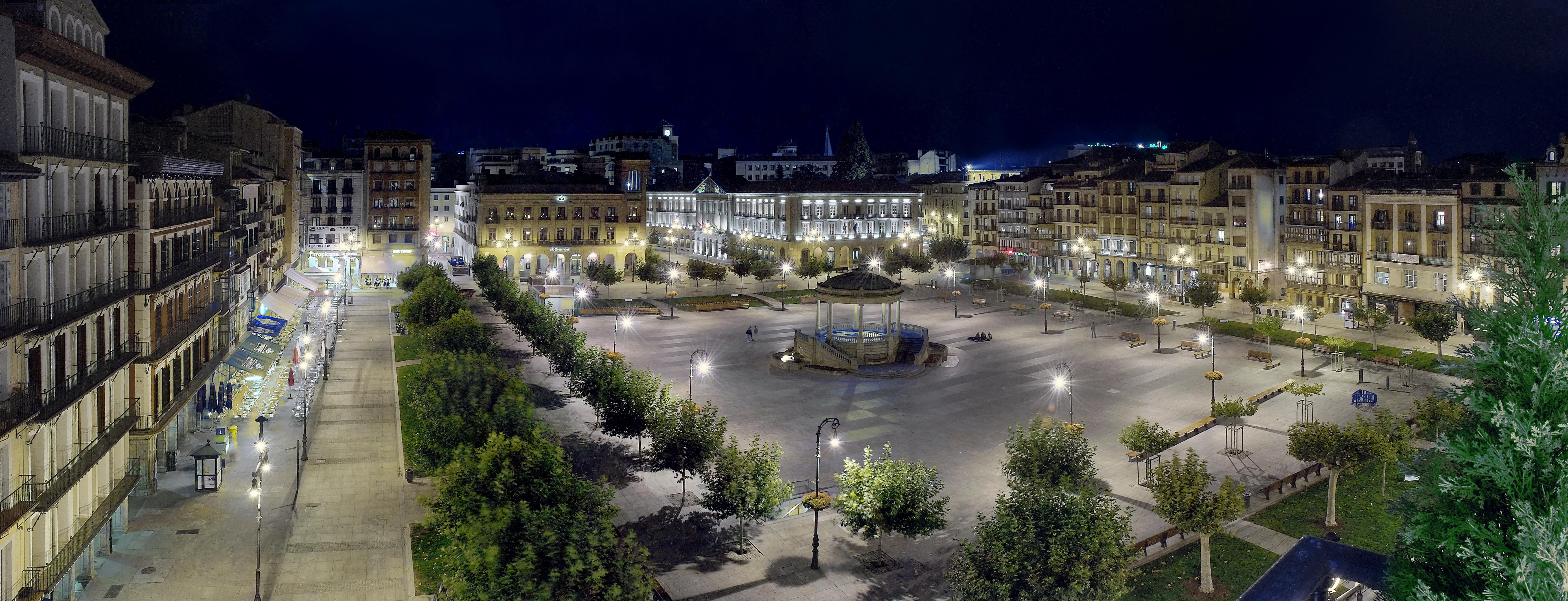 グラン ホテル ラ ペルラ パンプローナ エクステリア 写真 Plaza de España