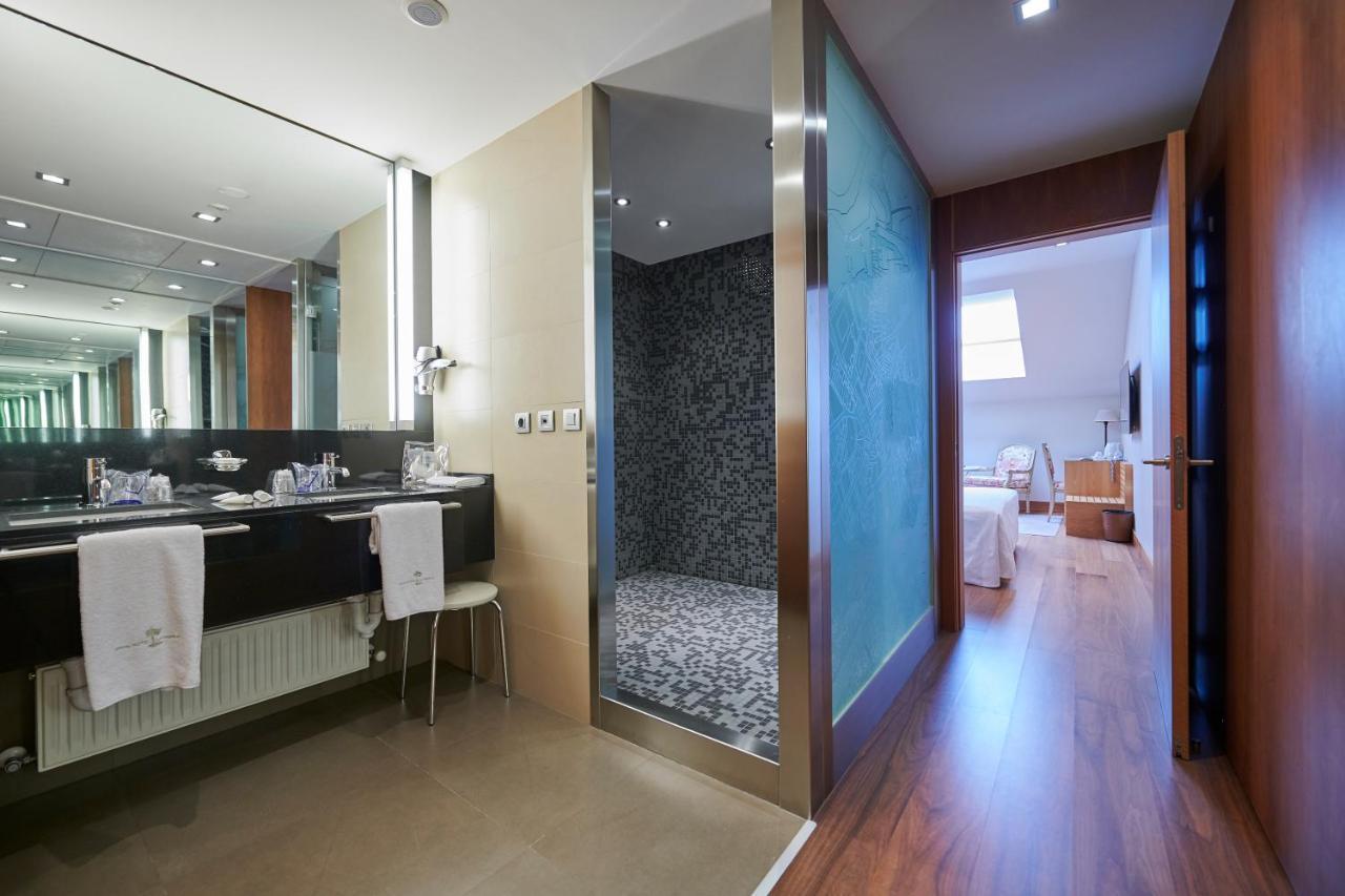 グラン ホテル ラ ペルラ パンプローナ エクステリア 写真 Bathroom