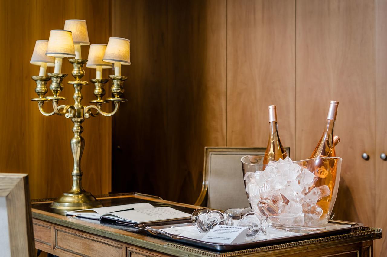 グラン ホテル ラ ペルラ パンプローナ エクステリア 写真 Champagne in a champagne bucket