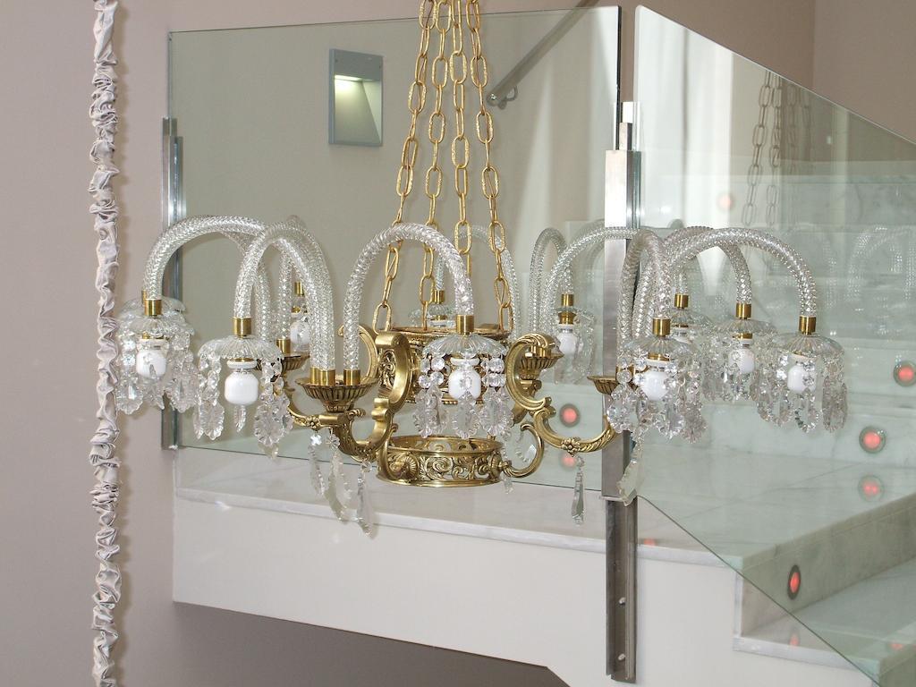 グラン ホテル ラ ペルラ パンプローナ エクステリア 写真 A chandelier