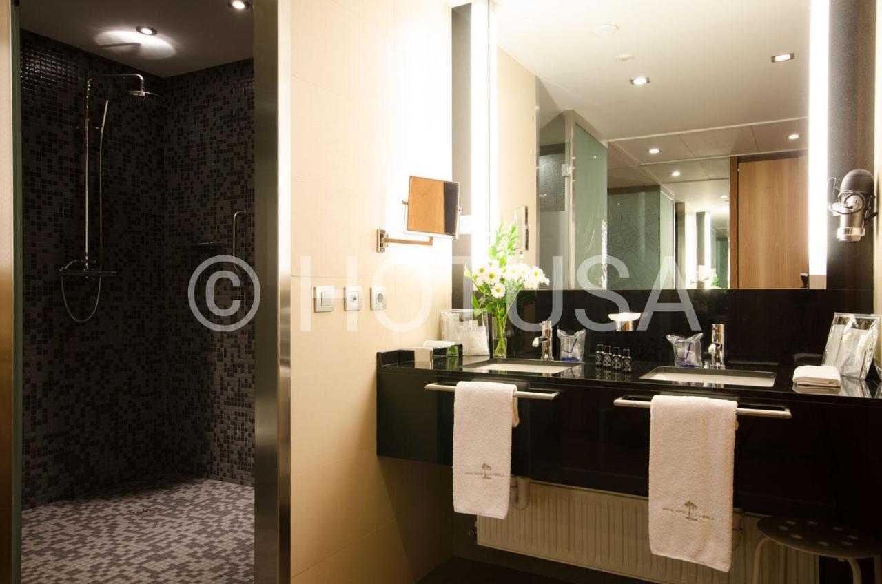 グラン ホテル ラ ペルラ パンプローナ エクステリア 写真 Bathroom